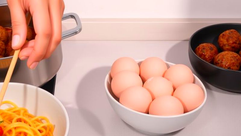 Una cocina cálida exhibe alimentos exquisitos